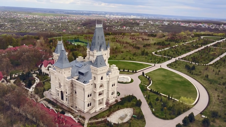 Acoperisuri in Chisinau - Castelul familiei Stati